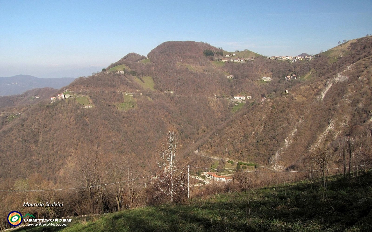 06 Panorama verso il Colle di Sogno....JPG